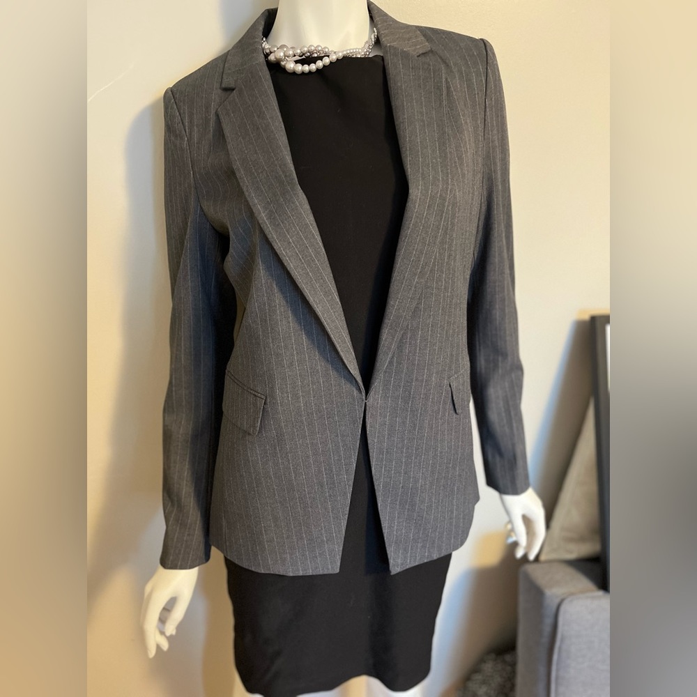 NWT grey pinstripe blazer RW&Co